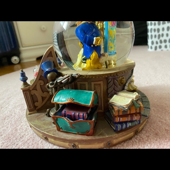Beauty and the Beast Snowglobe - Picture 8 of 10